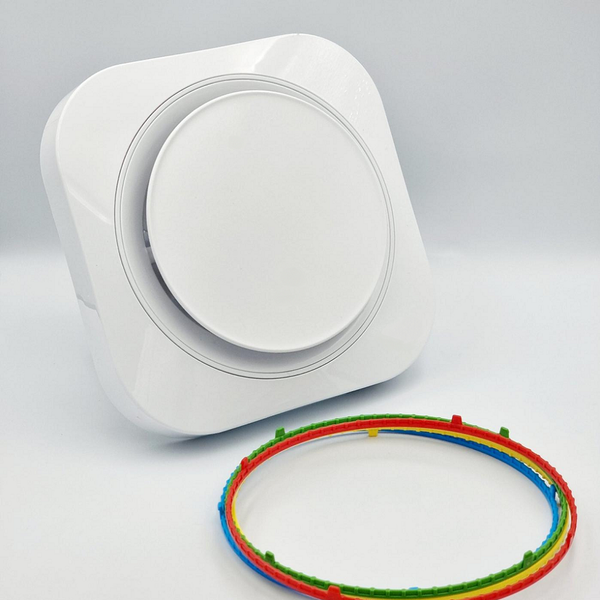 Weißer Ventilator mit farbigen Dichtungsringen