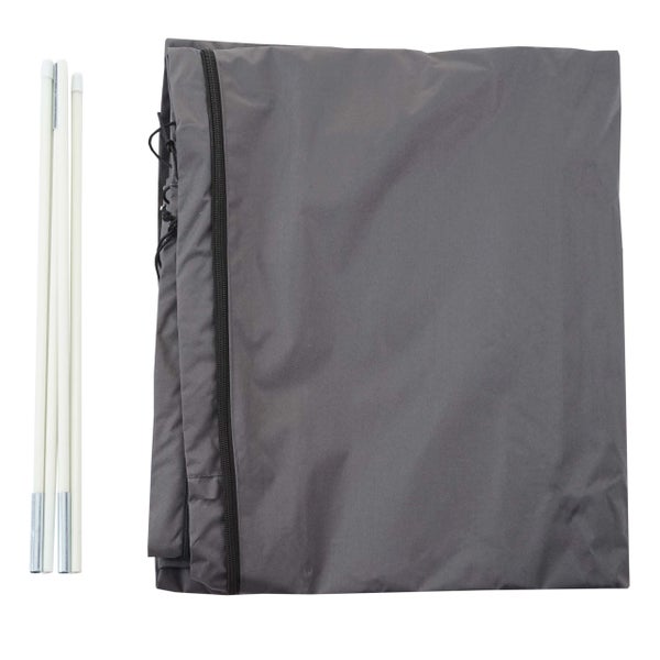 Graue Abdeckung mit Reißverschluss und drei Stangen