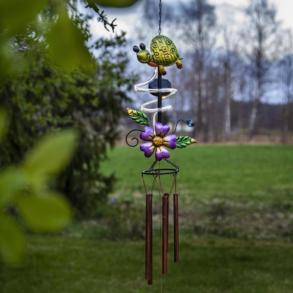 Windspiel mit Schildkröte und Blumenmotiv für den Garten
