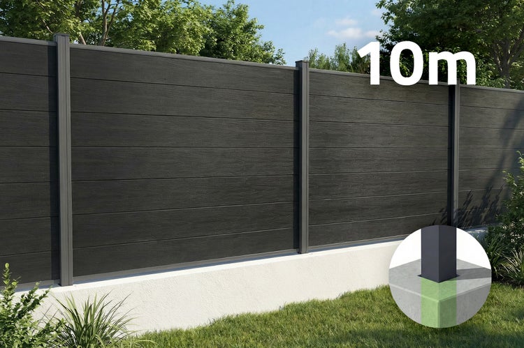Moderner Sichtschutzzaun aus WPC-Lamellen mit Metallpfosten, Gesamtlänge 10 Meter, montiert auf einer Mauer im Garten.