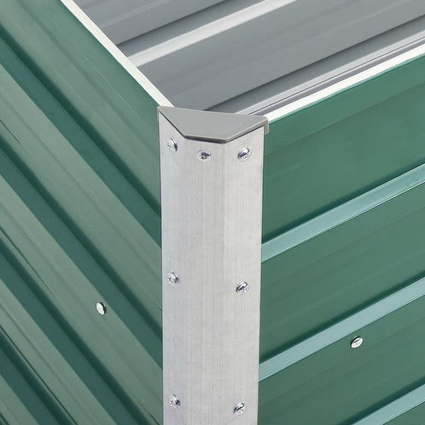 Detailansicht eines Hochbeets mit Metallecken und Schrauben
