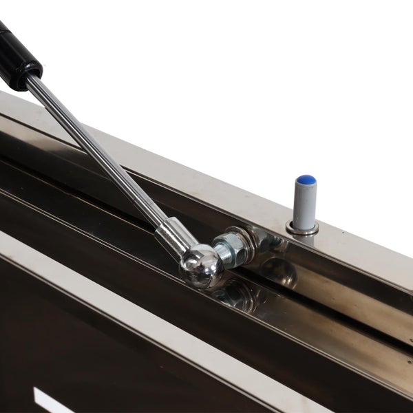 Detailansicht einer Metallkonstruktion mit Bedienhebel und Arretierung