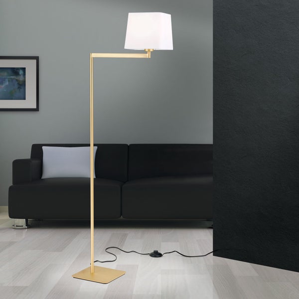 Stehlampe mit Lampenschirm und Metallgestell im Wohnzimmer