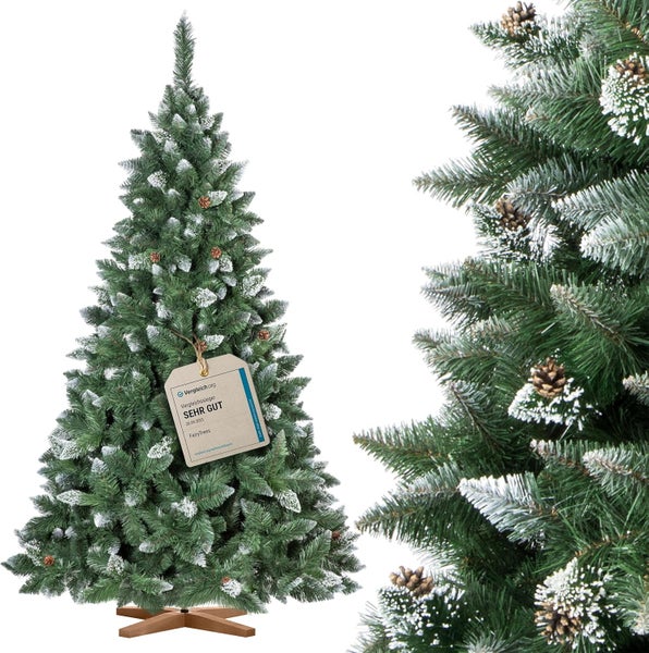 Künstlicher Weihnachtsbaum mit Schnee und Tannenzapfen auf einem Holzständer mit Vergleichssieger Auszeichnung