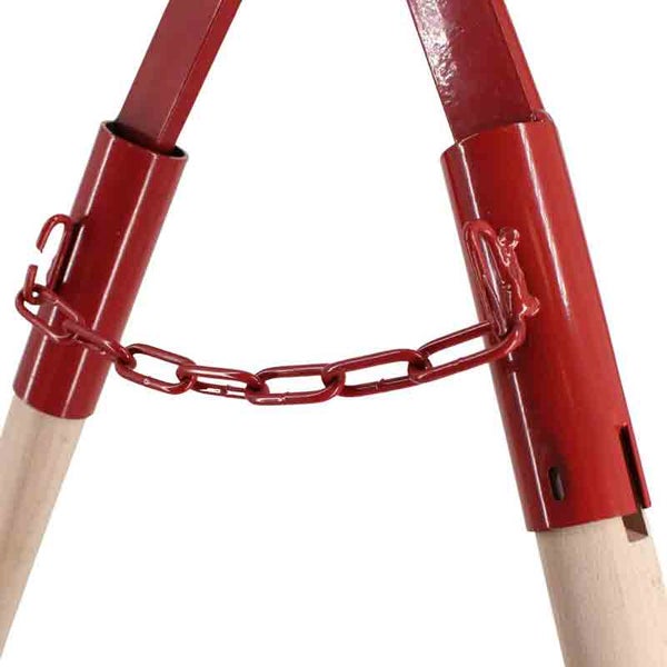 Detailansicht einer roten Bauzeichenkette mit Holzfüßen zur Baustellenabsicherung