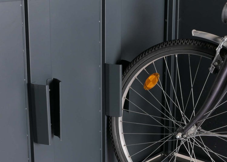 Fahrrad in Fahrradgarage mit Halterung