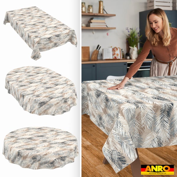 Abwaschbare Tischdecke mit Blättermuster in verschiedenen Formen wie rechteckig, oval und rund auf einem Holztisch.