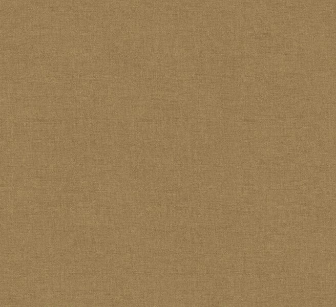 Nahaufnahme einer Eichenblatt-Hortensie mit markanten, roten Blättern.