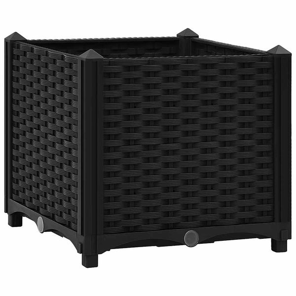 Quadratischer Pflanzkübel in Rattan-Optik aus Kunststoff mit Eckpfosten.