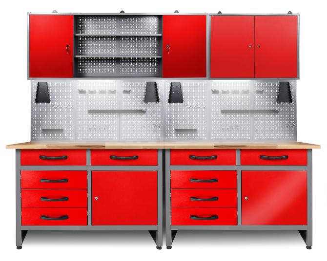 Komplette Werkbank mit Schränken, Schubladen und Lochwand zur Werkzeugaufbewahrung.