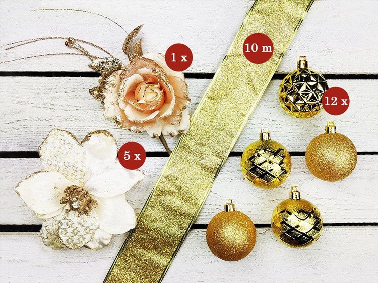 Weihnachtsdekorationsset bestehend aus einer dekorativen Rose, fünf Blumen, zehn Meter Dekoband und zwölf Christbaumkugeln mit verschiedenen Mustern.