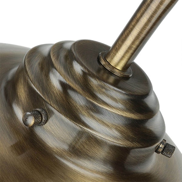 Detailaufnahme einer bronzefarbenen Lampe mit Drehschalter