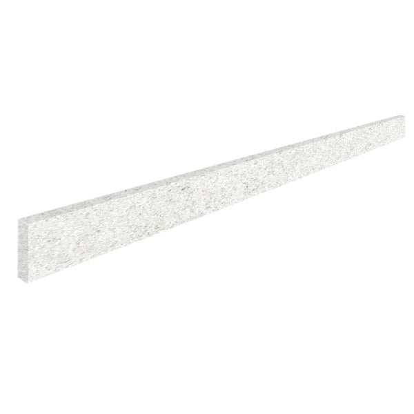 Weiße Sockelleiste in Steinoptik für Küche und Bad.