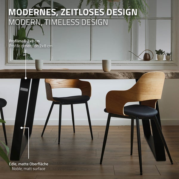 Ferkel hinter einem Zaun