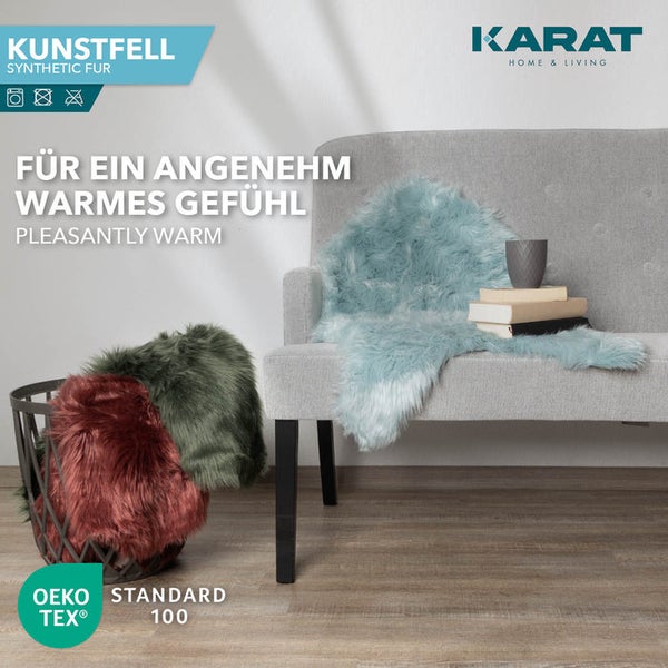 Karat Home & Living Logo, weiches Kunstfell auf Sofa und in Korb, OEKO-TEX Standard 100 schadstoffgeprüft, maschinenwaschbar.