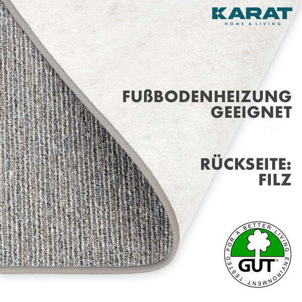 Gestreifter Teppichboden mit Filzrückseite, geeignet für Fußbodenheizung. Karat Home and Living Logo und GUT-Siegel.