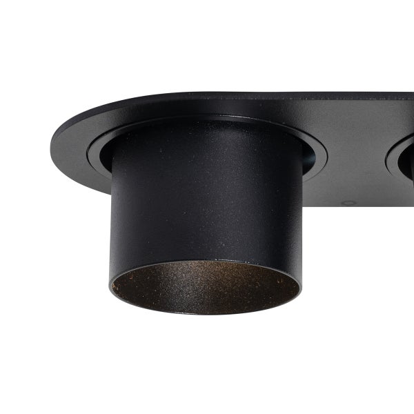 Zylindrischer Aufbaustrahler aus schwarzem Metall für die Deckenmontage.