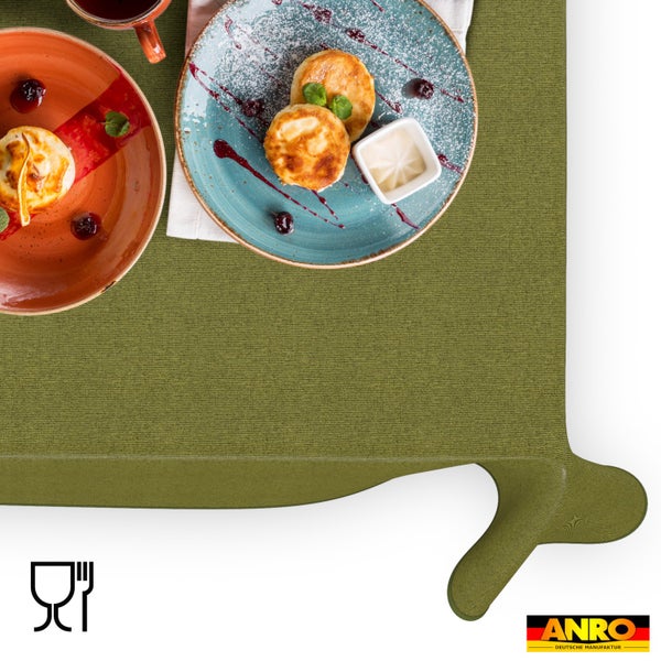 Grüne abwaschbare Tischdecke mit strukturierter Oberfläche, lebensmittelecht. ANRO Logo.