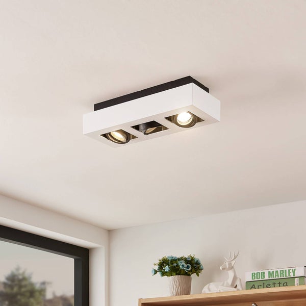 Deckenleuchte mit drei Strahlern zur Innenraumbeleuchtung