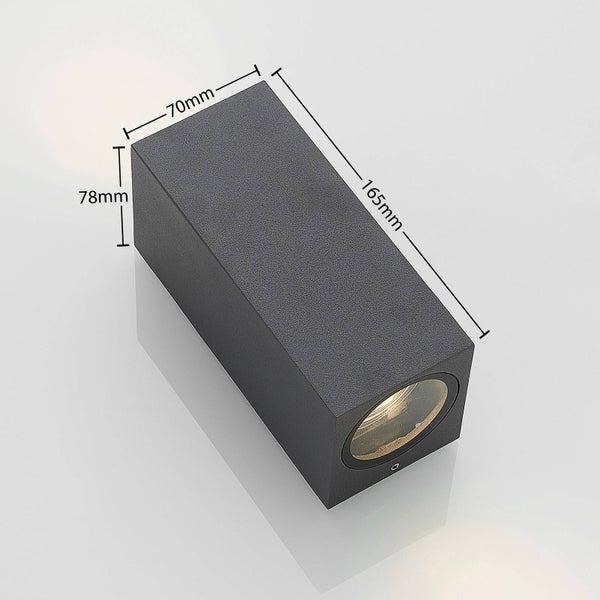 Rechteckige Außenwandleuchte mit Maßen: Länge 165 Millimeter, Breite 70 Millimeter, Höhe 78 Millimeter.