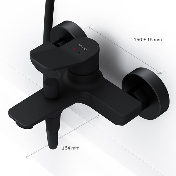 Schwarze Badarmatur mit einer Breite von 150 plus minus 15 Millimeter und einer Ausladung von 164 Millimeter.