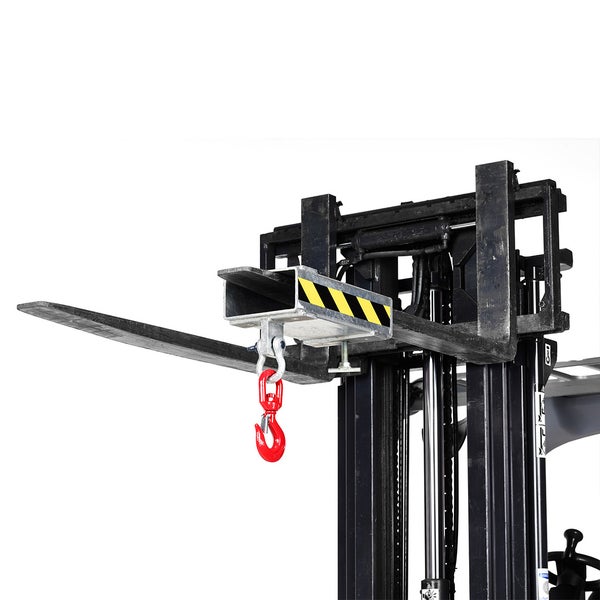 Gabelstapler mit Lasthaken für den Materialtransport