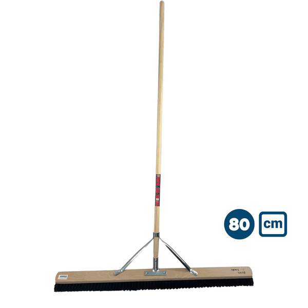 Besen mit Holzstiel und 80 Zentimeter Breite