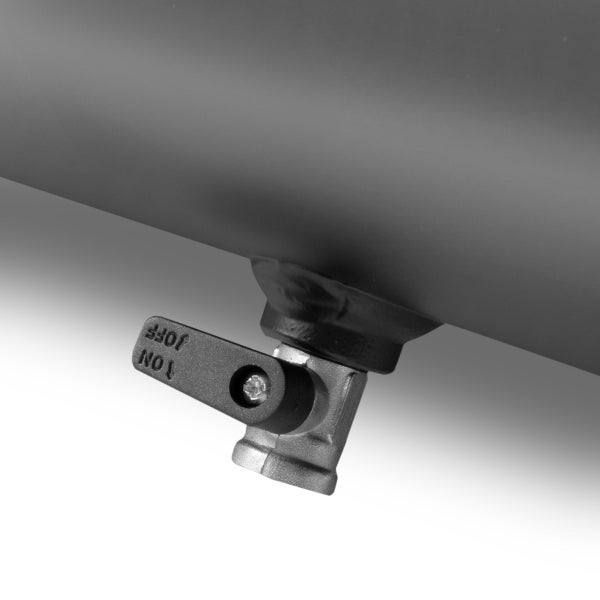 Detailansicht eines Ablasshahns an einem Wasserbehälter