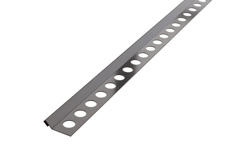 Fliesenschiene aus Metall mit Löchern