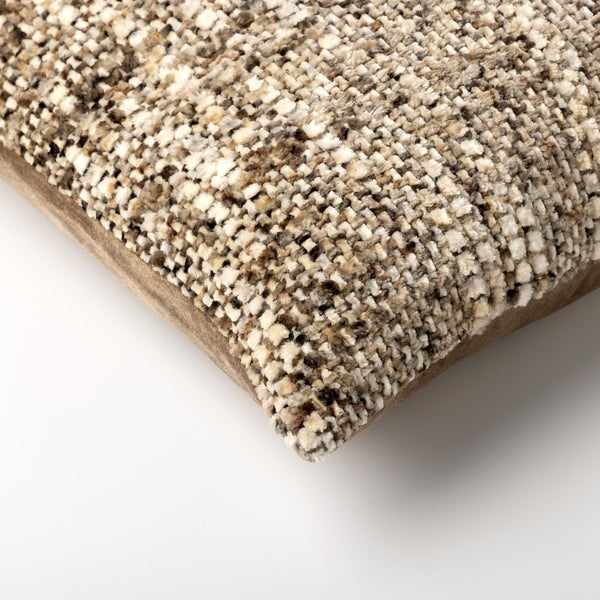 Dekokissen mit strukturierter Oberfläche