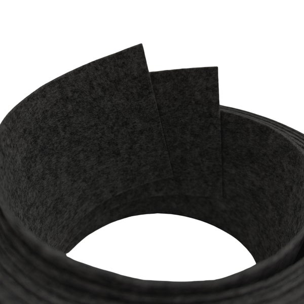 Rolle aus schwarzem Dämmfilz