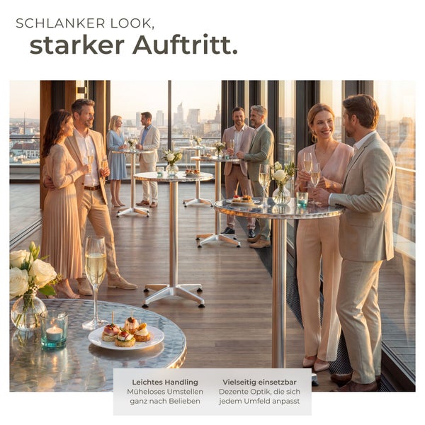 Moderne Stehtische auf einer Dachterrasse bei Sonnenuntergang mit Menschen in eleganter Kleidung bei einem Empfang.