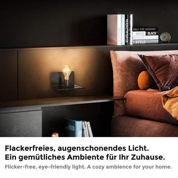 Nahaufnahme einer gelben Rhododendronblüte mit grünen Blättern