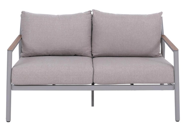 2-Sitzer Gartensofa mit grauem Metallgestell, Armlehnen mit Holzauflage und grauen Polsterkissen.