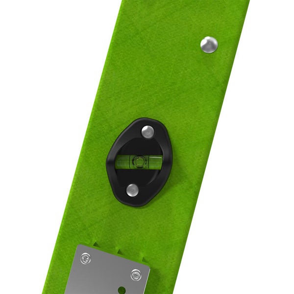 Detailansicht einer integrierten Libelle an einem grünen Bauteil mit silbernen Schrauben.