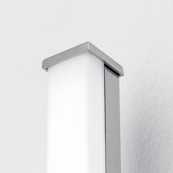Moderne Wandleuchte in eckiger Form mit mattem Diffusor und Metallgehäuse für den Innenbereich