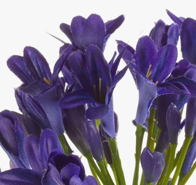 Künstliche Schmucklilie Agapanthus mit lila Blüten am Stiel.