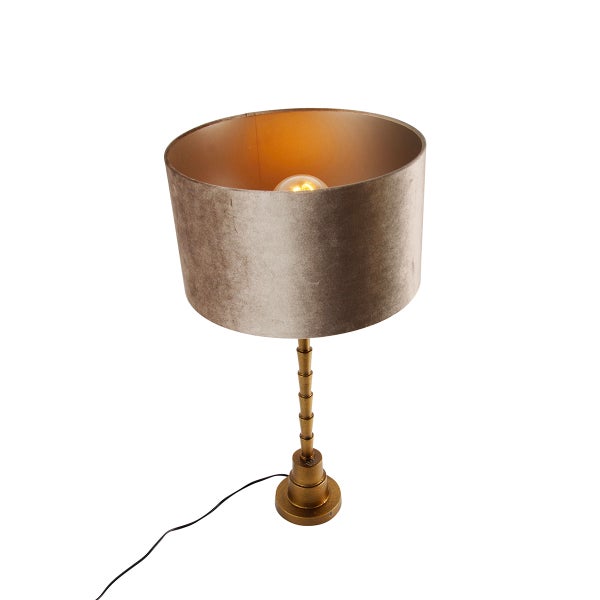 Tischleuchte mit Lampenschirm und dekorativem Fuß