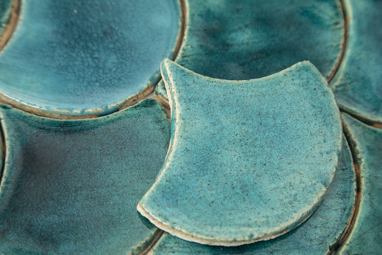 Fächerförmige Fliese aus Keramik