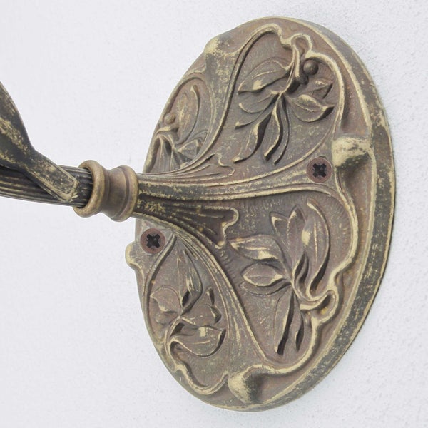 Wandhalterung mit floralem Design