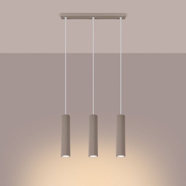 Dreiflammige Hängeleuchte mit zylindrischen Lampenschirmen