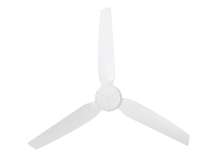 Drei Flügel eines Deckenventilators aus Kunststoff für die Montage am Ventilatorgehäuse.