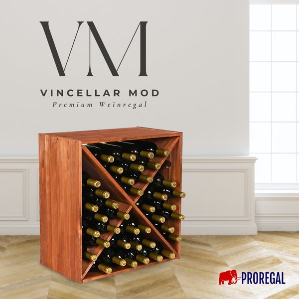 Weinregal Vincellar Mod aus Holz von Proregal mit X-Einsatz, gefüllt mit Weinflaschen in hellem Raum mit Parkettboden. Proregal Logo.