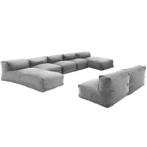 Modulares Garten-Lounge-Sofa in Hellgrau mit weicher Polsterung und verschiedenen Sitzelementen.