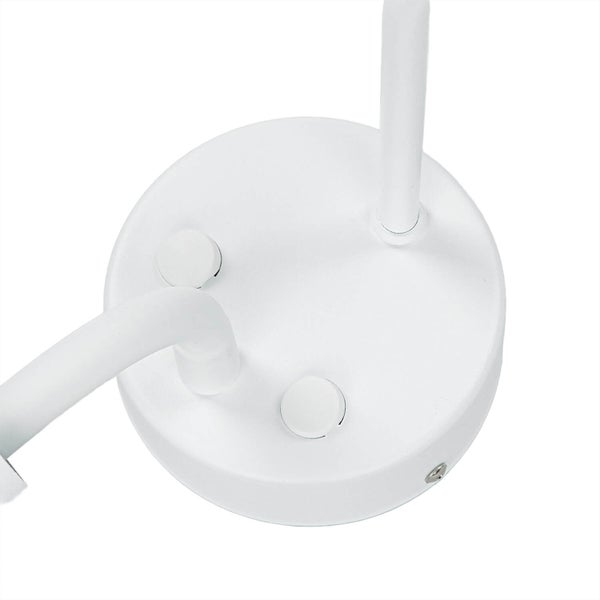 Detailaufnahme einer weißen Deckenleuchte