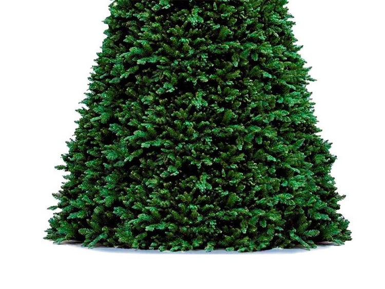 Künstlicher Weihnachtsbaum mit dichten Zweigen