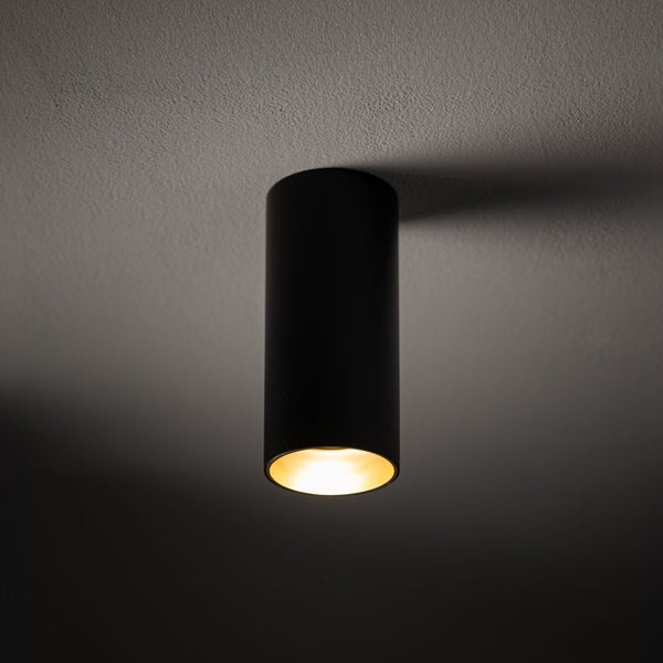 Schwarze Deckenleuchte im zylindrischen Design