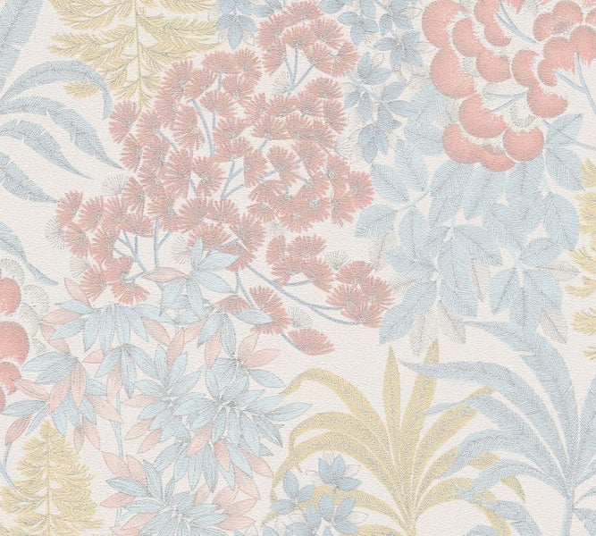 Dekoratives Zimmer mit floraler Tapete, Holzstuhl und Korb