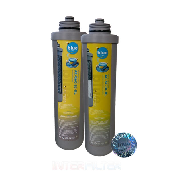 Zwei Blue Filters Wasserfilterkartuschen AC-GAC-10-NL und AC-SC-10-NL mit Aktivkohle zur Verbesserung der Wasserqualität.