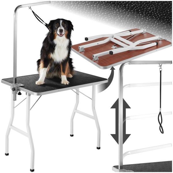 Hund auf einem höhenverstellbaren Hundefrisiertisch mit Galgen und faltbarem Tisch